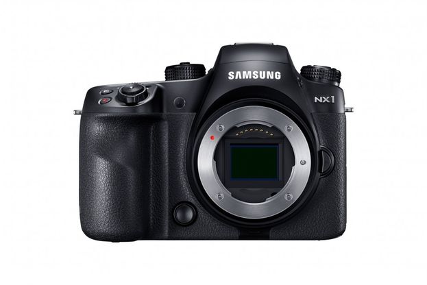 Fotocamera Samsung NX1, l'ammiraglia coreana