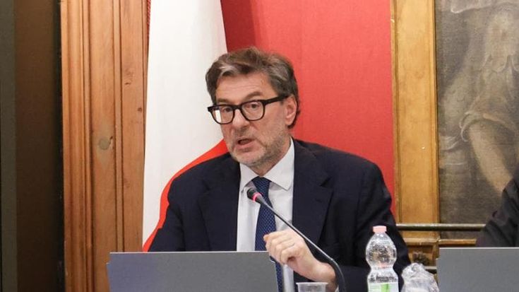 Dfp, Giorgetti: “Ridotto il deficit senza ricorrere a manovre restrittive. Non c’è stagflazione”