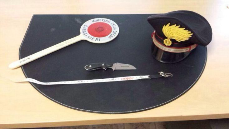 Stalking, sotto il letto della ex<br />con un coltello da sub: arrestato