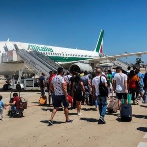 Di Maio: "Sì ai voucher in agricoltura e turismo" 