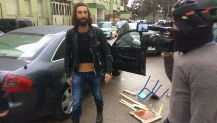 "Brumotti sulla tua testa c'è una taglia": trapper di San Severo minaccia di morte l'inviato di Striscia con una canzone
