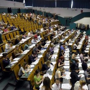La lettera dei 600 docenti universitari al governo: "Molti studenti scrivono male, intervenite"
