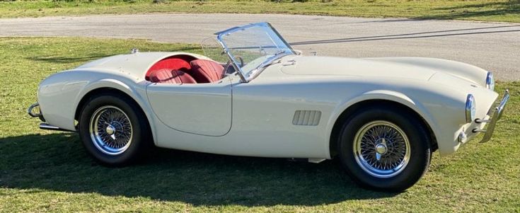Ac Cobra elettrica: anche il mito del V8 cede alle batterie