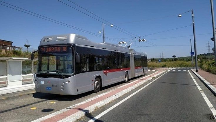 Trasporti, il ritorno del filobus Laurentina: dopo 2 anni di stop Atac bandisce gara da 20 milioni di euro