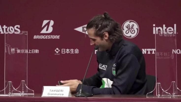 Tokyo 2020, Tamberi interrotto in conferenza dalla mamma: "Scusate, devo rispondere"