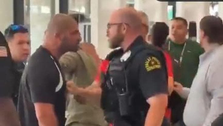 L’Egitto arriva a Dallas, rissa sfiorata con la polizia per un selfie