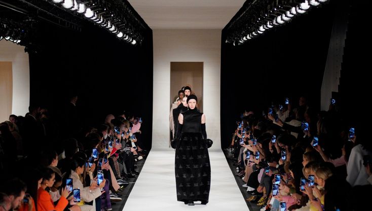 Max Mara, le immagini della sfilata autunno inverno 2022/2023