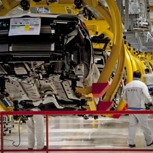Fiducia in miglioramento per consumatori e imprese: aziende al picco dal 2008