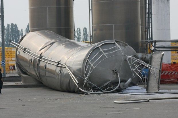 Terremoto Emilia: crolla silos nella fabbrica di Bondeno