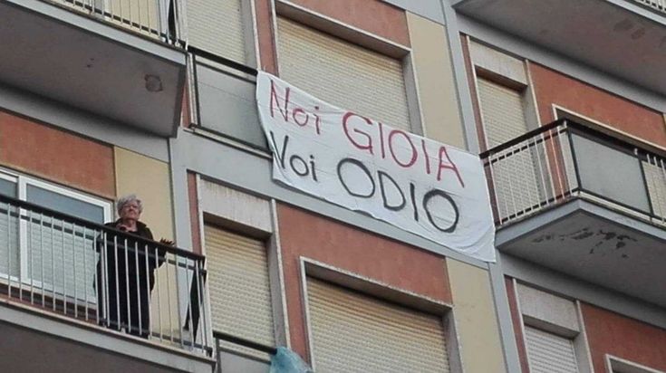 Salvini contestato in Puglia, centinaia di striscioni: "Noi Gioia, voi odio"