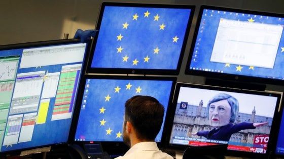I mercati ignorano il caos Brexit: Borse positive dopo la debacle di May