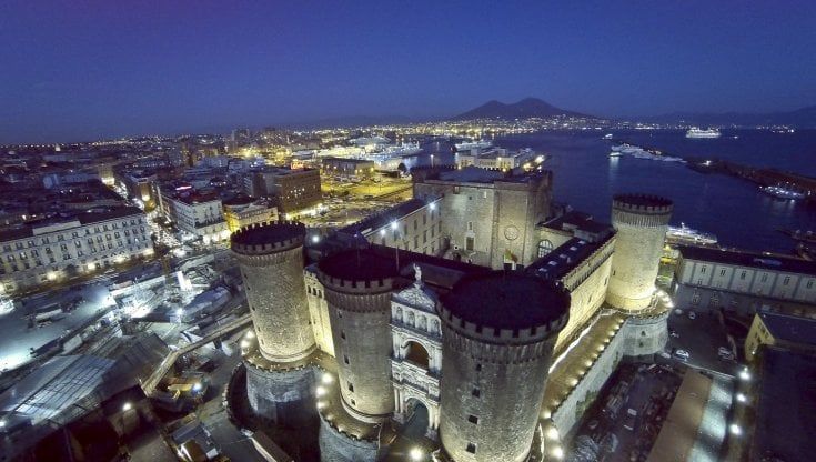 Napoli, l'arte senza difese: così la città trascura i simboli della cultura