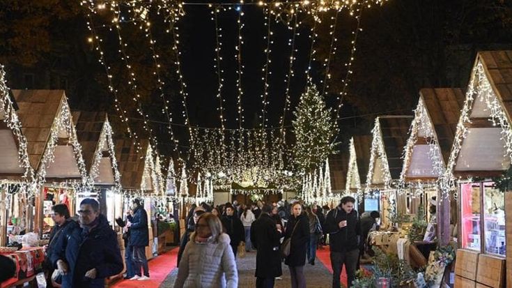 Torino accende le feste mercatini e pattinaggio pronti per il Natale
