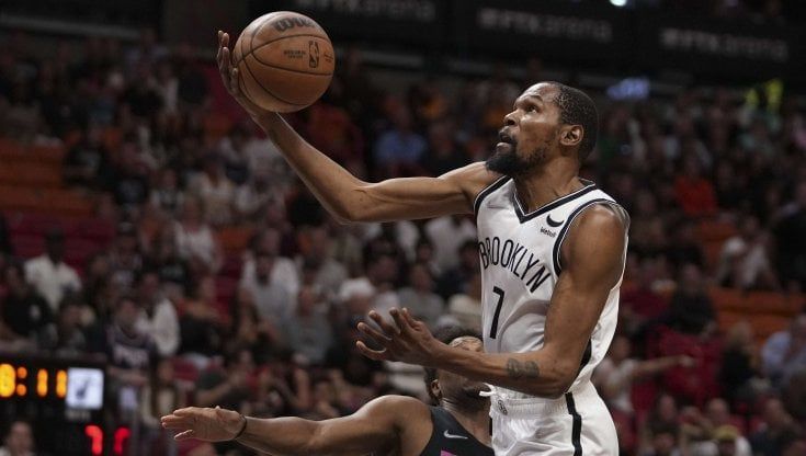 Nba: Miami cade in casa con i Nets, Memphis piega Milwaukee e continua la sua corsa