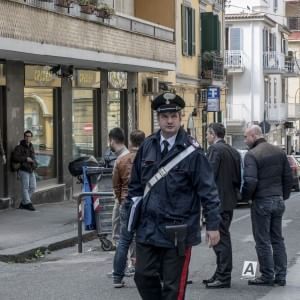 Terrore al Vomero: banditi assaltano una banca. Spari davanti a una scuola
