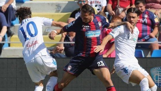 Serie B: colpo Pescara a Cosenza, pari tra Crotone ed Empoli. Il Pisa travolge la Cremonese
