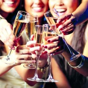 Capodanno, per le famiglie un conto da 116 euro. Negli hotel prenotato l'87% delle camere