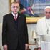 Erdogan incontra Papa Francesco che gli regala 