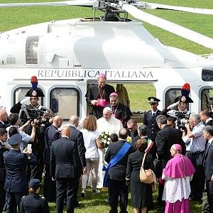 Bergoglio a Caserta in visita alla comunit&agrave; evangelica: "Perdono per le leggi razziali"