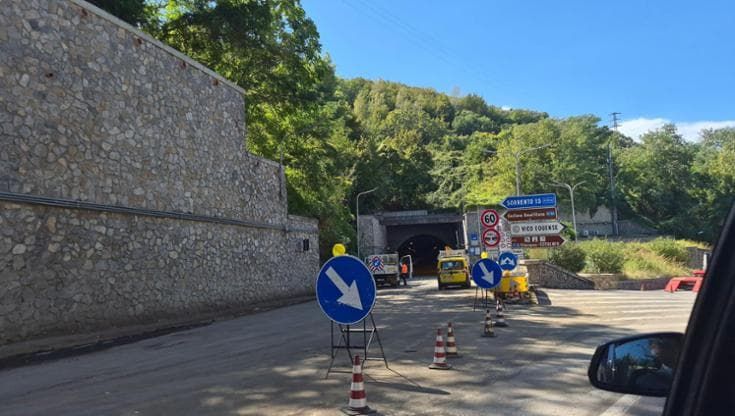 Statale sorrentina, slitta la riapertura della galleria di Pozzano: "Rinviata a metà ottobre"