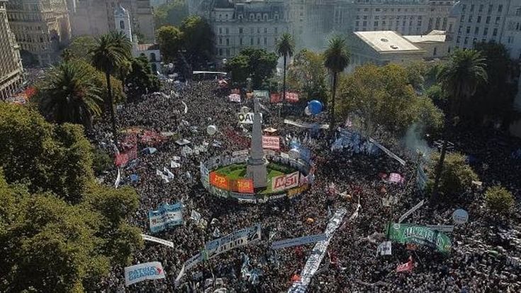 “Nunca más” contro Milei e il video che nega i crimini della dittatura, a 50 anni dal golpe l’Argentina in piazza per la memoria