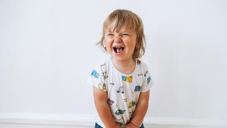 Una risata in compagnia: così il cervello dei bambini diventa più forte
