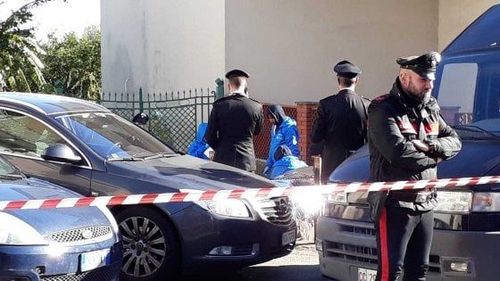 Femminicidio in provincia di Catania, uccide l'ex moglie e si spara