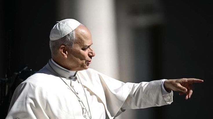 Il Papa: “Tempo di guerre e violazioni del diritto internazionale”. E ricorda Dachau