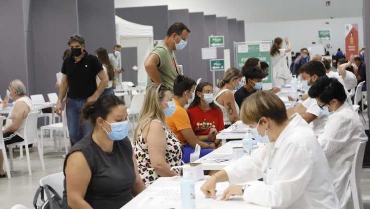 Coronavirus Italia, il bollettino di oggi 18 agosto: 7.162 nuovi casi e 69 morti