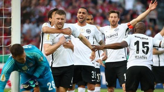 Coppa di Germania, sorpresa a Berlino: l'Eintracht batte il Bayern in finale