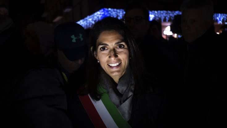 Virginia Raggi, la sindaca è un po' sconnessa