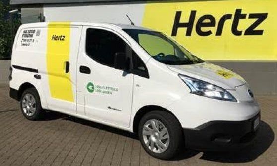 Hertz aumenta la flotta "green" con i furgoni Nissan e-NV200