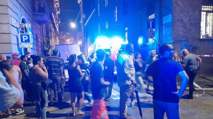 La Spezia, a fuoco il sottotetto di un edificio, fumo anche nei quartieri vicini