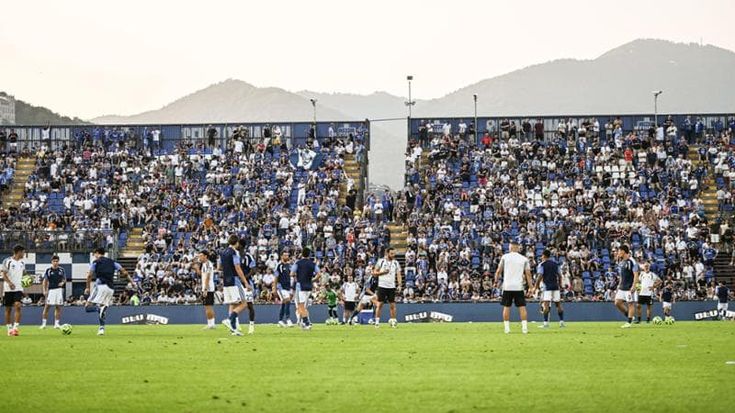 Como, tre assenze e si perde l'abbonamento. Le nuove regole del club fanno discutere
