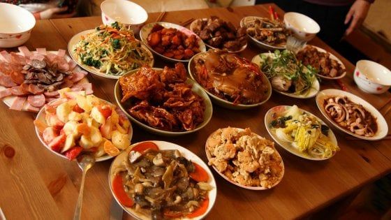 Dalla Cina all'Italia, danze tradizionali e cibi benauguranti per il Capodanno cinese 