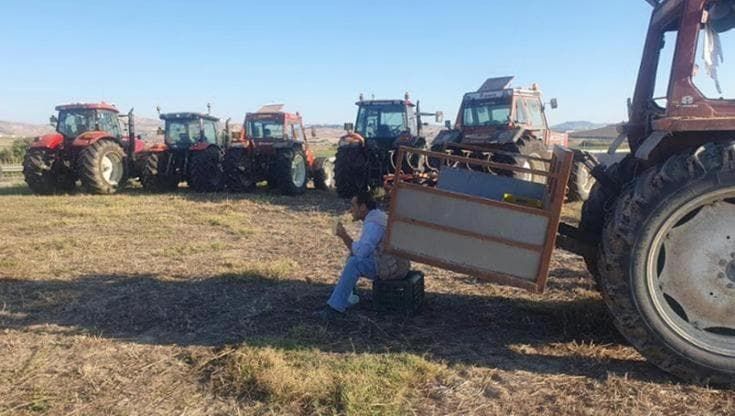 Caro carburante, i trattori di Agrisat di nuovo in strada. “Vogliamo risposte concrete”