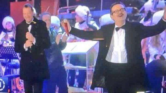 Bestemmia in diretta e countdown sbagliato. Rai, un Capodanno 'no'