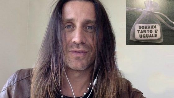 Salento, annullato il concerto di Povia. Il cantante si scaglia contro il parrocco: "Pregiudizi"