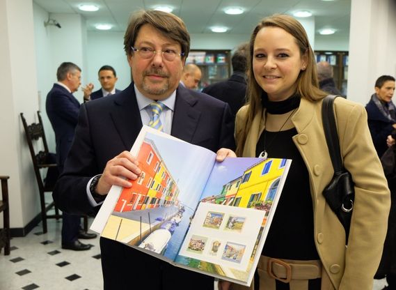 Francobolli, un editore genovese per le collezioni 