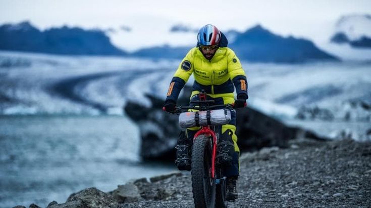 Omar Di Felice e il suo viaggio in bici in Antartide: “Il grande bianco e il valore della rinuncia”