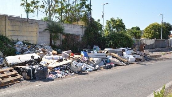 Rifiuti a Roma, quattro anni da turarsi il naso