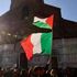 In corteo coi tricolori: 'Lottiamo per il futuro del Paese, la bandiera italiana è di tutti'