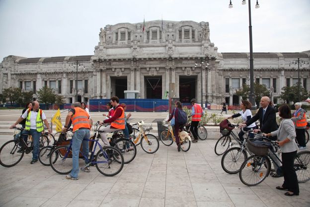 Milano, al lavoro in bicicletta per la mobilit&agrave; alternativa