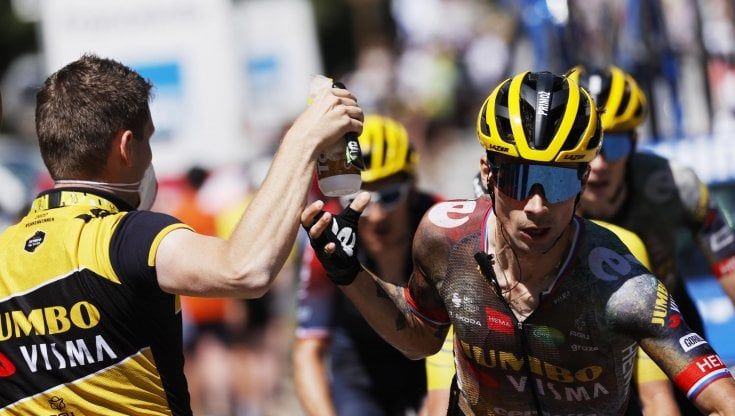 Tour de France, Roglic si ritira: la maglia gialla perde un uomo di peso