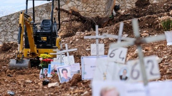 Palermo, bare insepolte, orrori e tangenti all’ex direttore: ecco il “sistema” Rotoli