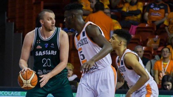 Basket, Champions League: Sassari vince anche il ritorno. E' ai quarti