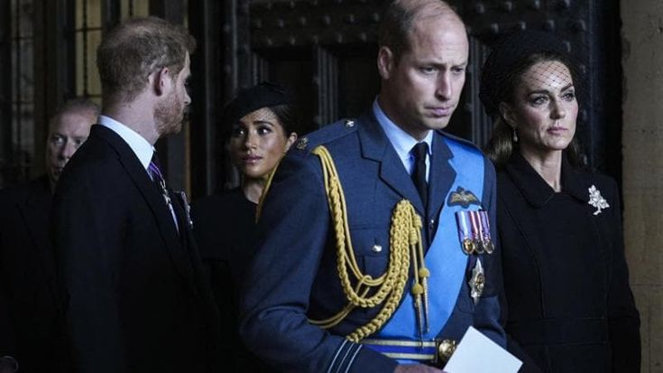 William e Harry, “fratelli coltelli” al funerale di uno zio: non si rivolgono parola