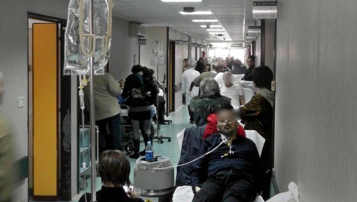I sindacati alla Regione Piemonte: “Sbagliato spostare le barelle nei reparti”