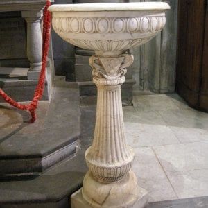 Coronavirus: nelle chiese di Vercelli niente acqua nelle acquasantiere