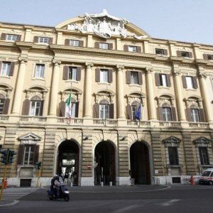 Istat: "L'economia italiana si rafforza". Tesoro: "Entrate in crescita di 5,9 mld"